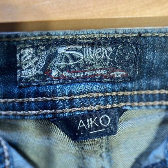 Silver Jeans | Aiko Super Stretch Mid Boot - W29/L30. Medium Wash - Picture 8 of 9